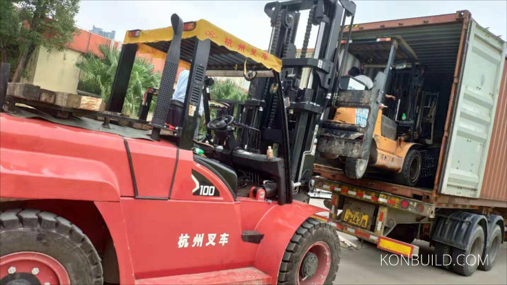 Chinese prefab home is being unloaded, safety first guys! Chinese forklifts.
